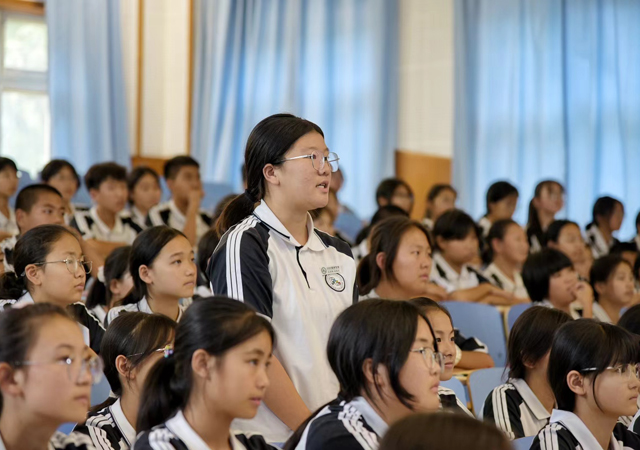 学生回答问题